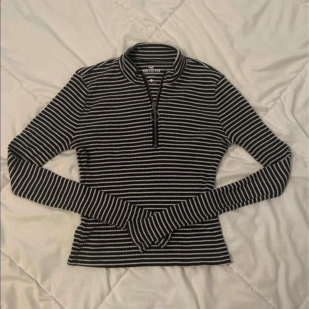 Hollister top